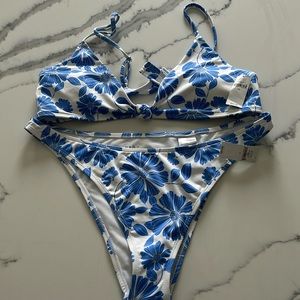 Gap swimsuit XL top L Bottom